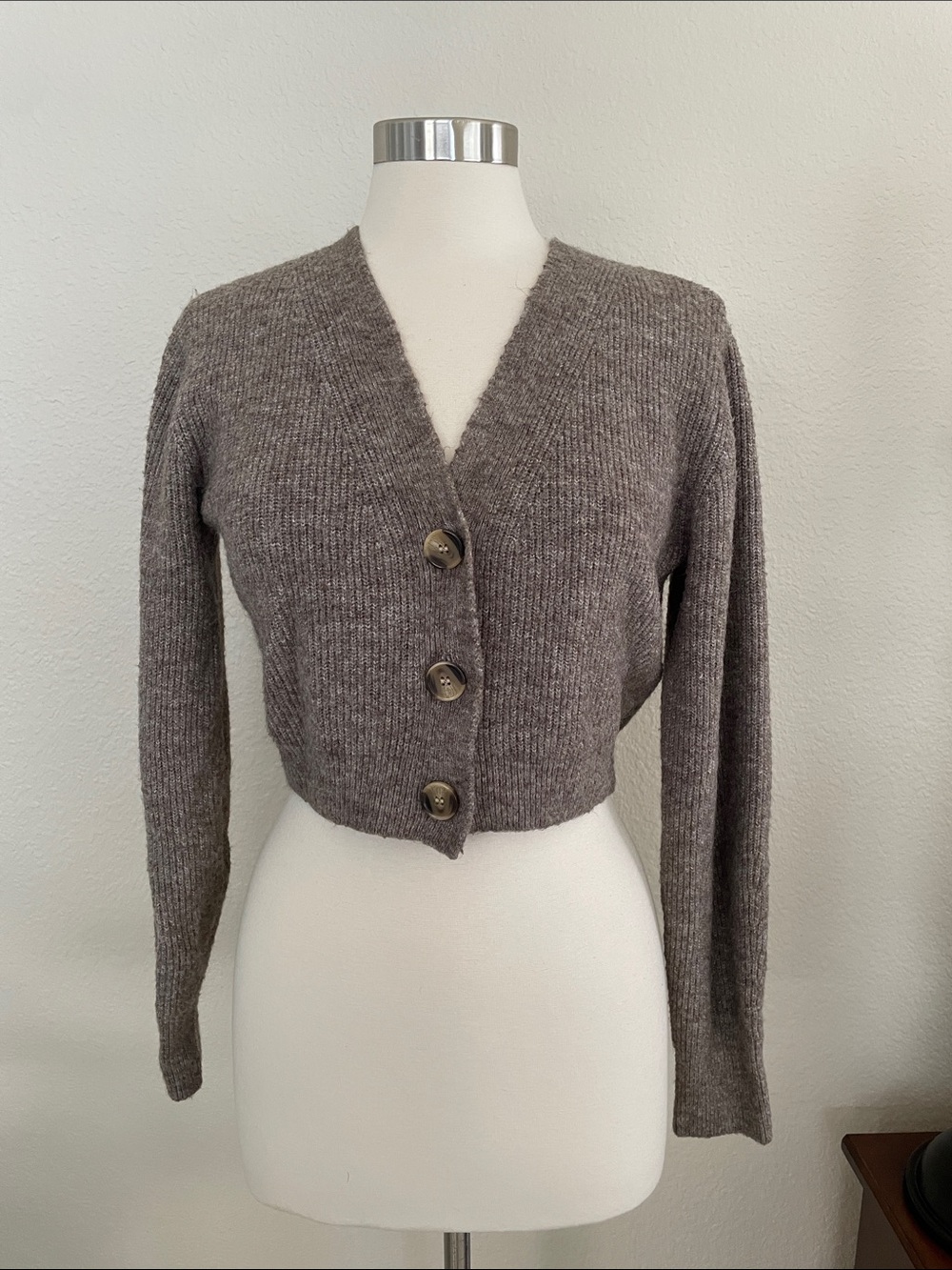 H&M Cropped V-Neck Button Cardigan - Taupe brown